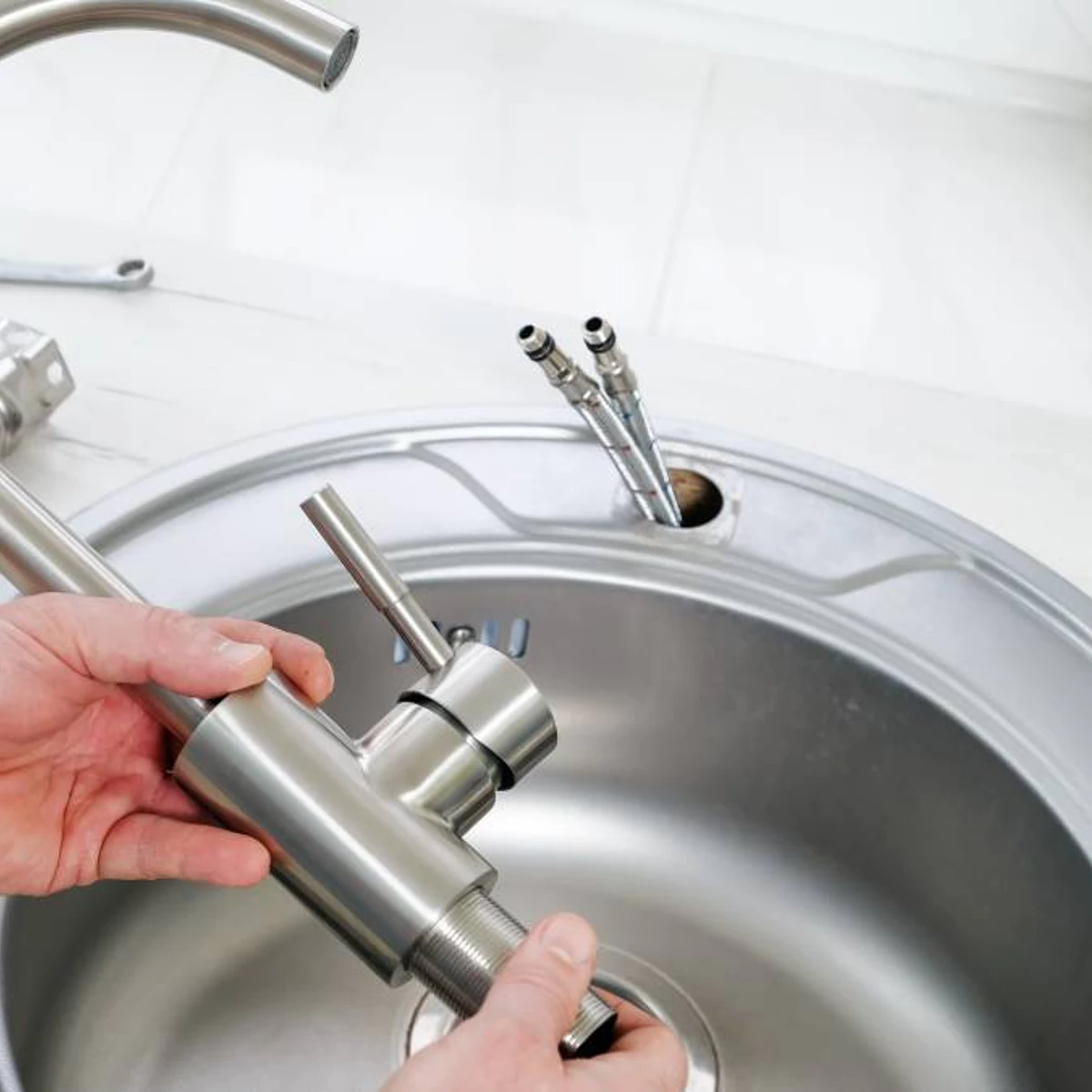 آموزش نصب شیر ظرفشویی روی سینک 2 نصب شیر سینک آشپزخانه